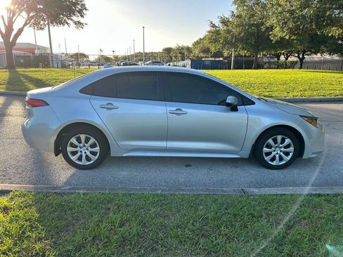 Used 2025 Toyota Corolla LE FWD image 6