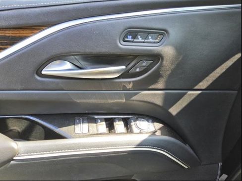 Used 2023 Cadillac Escalade Premium Luxury RWD image 8