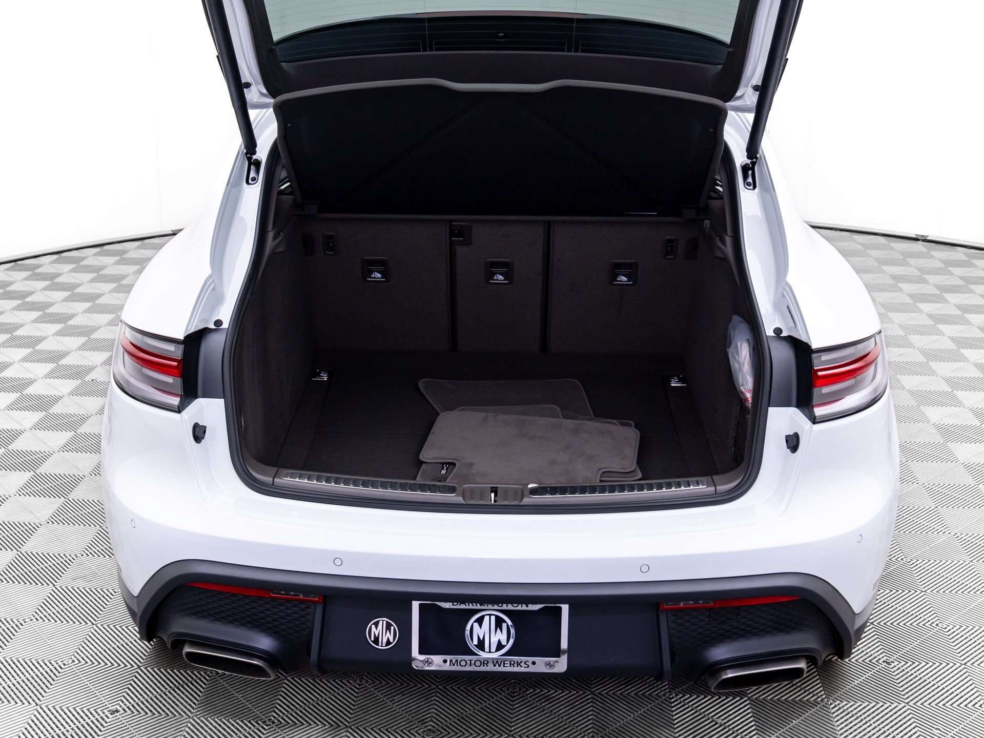 Certified 2026 Porsche Macan AWD/4WD image 30