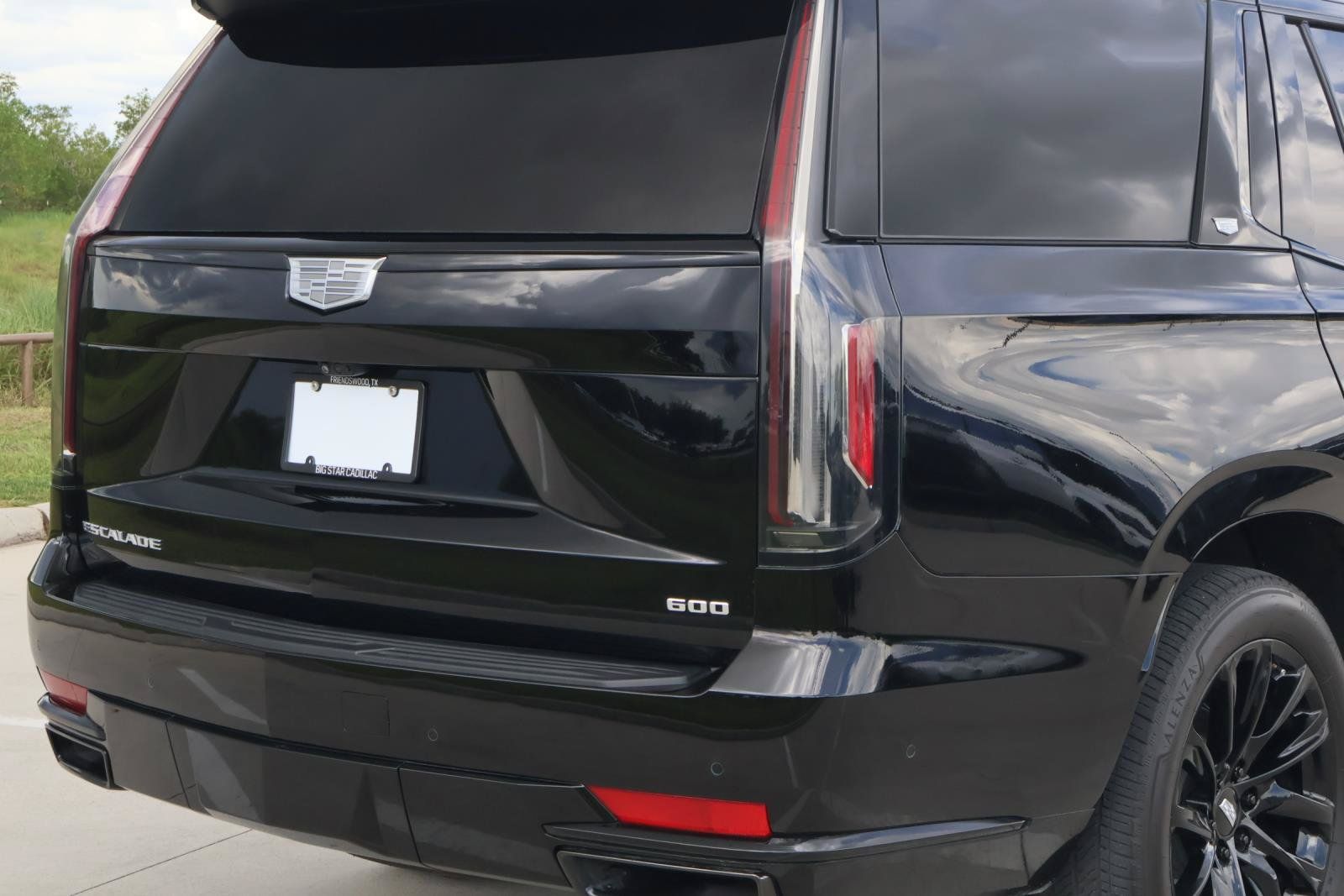 Used 2023 Cadillac Escalade Sport Platinum RWD image 11