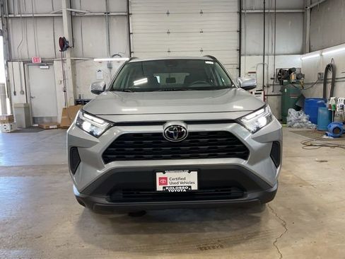 Used 2025 Toyota RAV4 XLE AWD/4WD image 2