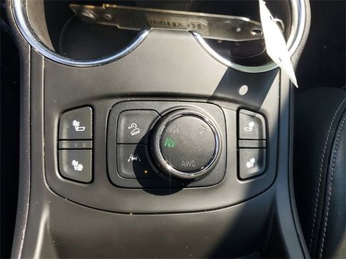 Used 2024 GMC Terrain SLT image 24