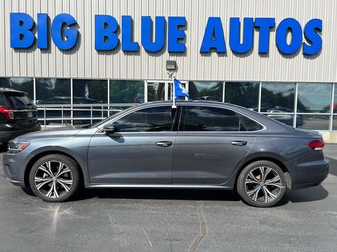 Used 2022 Volkswagen Passat 2.0T SE FWD image 2