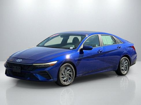 Used 2024 Hyundai Elantra SEL image 2