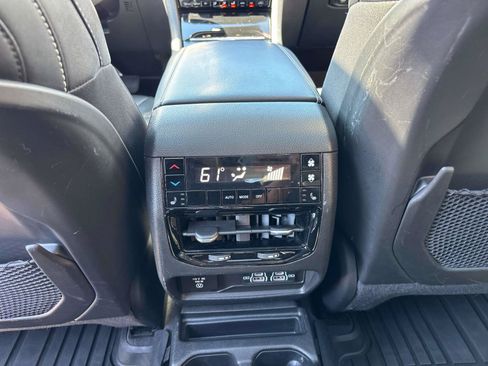Used 2023 Jeep Grand Cherokee L Limited AWD/4WD image 11