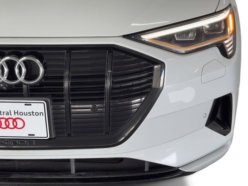 Used 2022 Audi e-tron Premium w/ Convenience Plus Package image 11