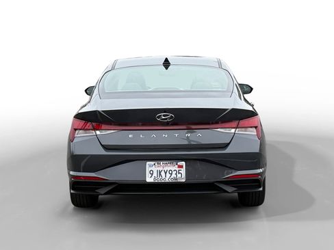 Used 2023 Hyundai Elantra SEL w/ Convenience Package image 4