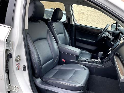 Used 2018 Subaru Outback 3.6R Limited image 8