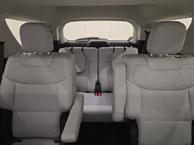 New 2026 Ford Explorer Platinum w/ LUX Leather Package AWD/4WD image 31