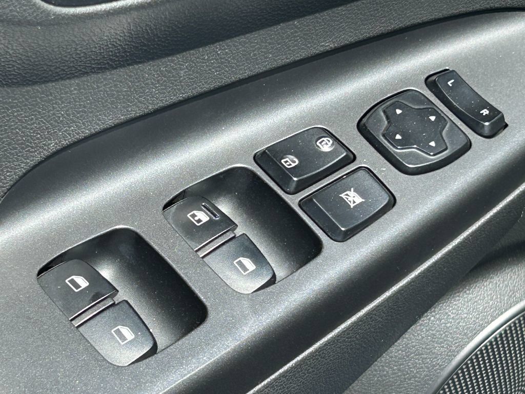 Used 2019 Hyundai Kona SE FWD image 25