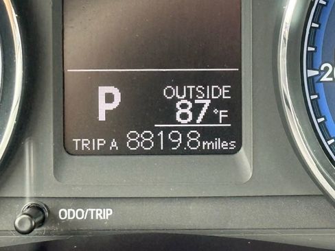 Used 2017 Toyota Corolla LE image 35