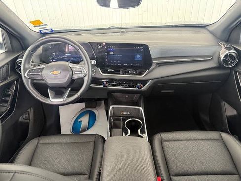 Used 2025 Chevrolet Equinox LT w/ Convenience Package II FWD image 3