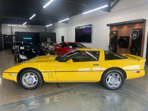 Used 1988 Chevrolet Corvette Coupe RWD image 4