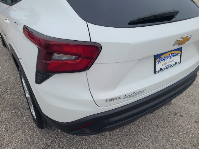 Used 2024 Chevrolet Trax LS w/ Driver Confidence Package FWD image 5