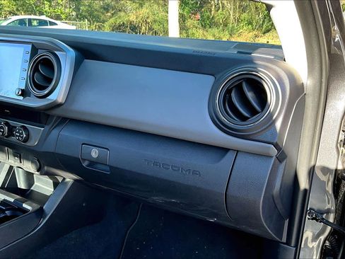 Used 2020 Toyota Tacoma SR5 image 14