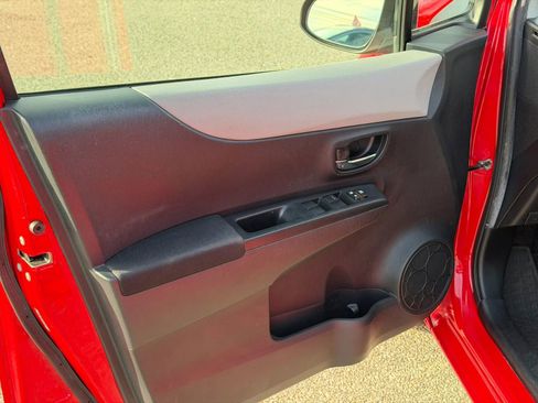 Used 2012 Toyota Yaris LE image 22