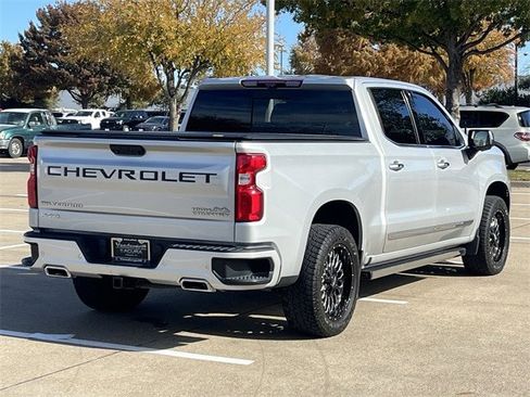 Used 2022 Chevrolet Silverado 1500 High Country w/ Technology Package image 4