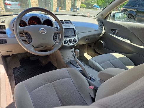 Used 2003 Nissan Altima 3.5 SE FWD image 17
