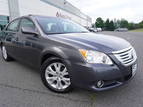 Used 2010 Toyota Avalon XLS FWD image 1