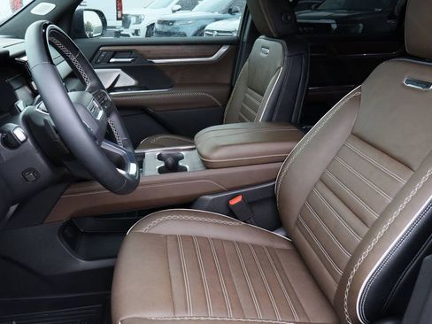 Certified 2026 GMC Acadia Denali Ultimate w/ LPO, Floor Liner Package image 23