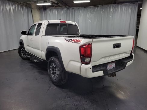 Used 2019 Toyota Tacoma TRD Off-Road w/ Technology Package AWD/4WD image 6