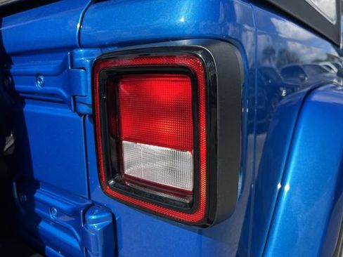 Used 2021 Jeep Wrangler Unlimited Sahara image 10