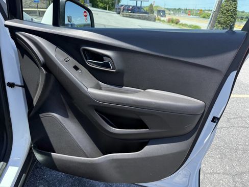 Used 2017 Chevrolet Trax LS FWD image 20