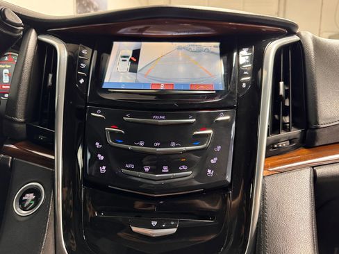 Used 2019 Cadillac Escalade ESV Premium Luxury image 11