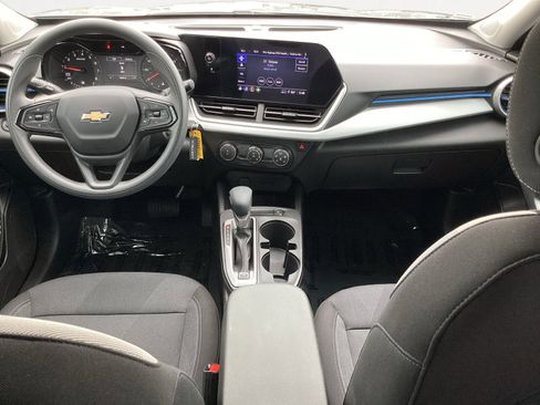 Used 2026 Chevrolet Trax LS FWD image 4