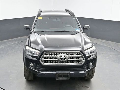 Used 2017 Toyota Tacoma TRD Off-Road w/ Premium & Technology Package image 14