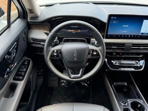 New 2025 Lincoln Corsair Reserve w/ Equipment Group 202A image 6