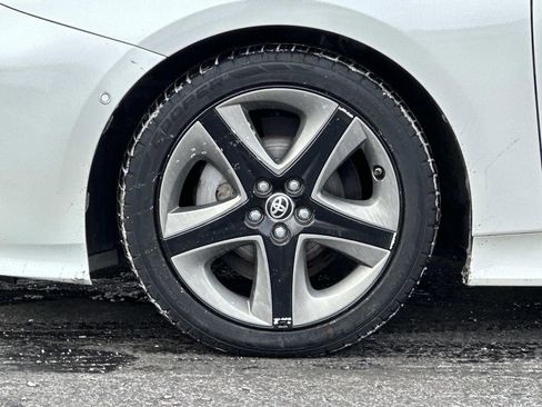 Used 2019 Toyota Prius XLE image 9