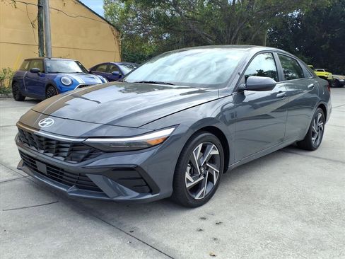 New 2025 Hyundai Elantra SEL image 3