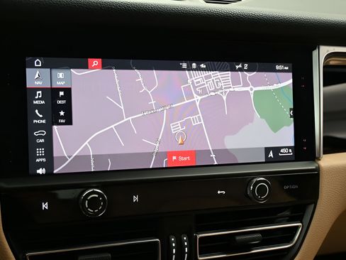 Certified 2023 Porsche Macan AWD/4WD image 17
