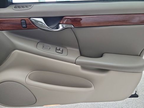 Used 2005 Cadillac De Ville FWD image 19