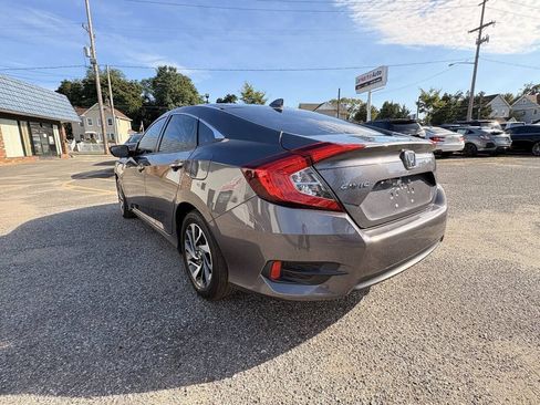 Used 2018 Honda Civic EX image 9