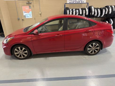 Used 2013 Hyundai Accent GLS w/ Premium Pkg image 4