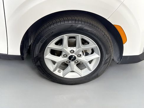 Used 2024 Kia Soul LX w/ Option Group 015 FWD image 31