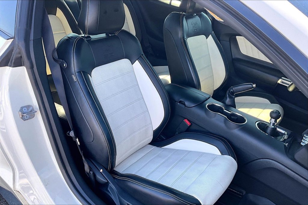 Used 2015 Ford Mustang 50 Years RWD image 31