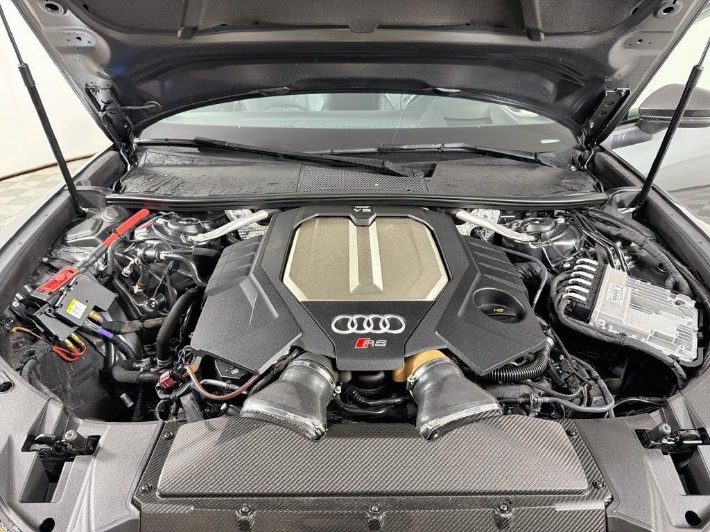 Used 2021 Audi RS 6 w/ Carbon Optic Package AWD/4WD image 32
