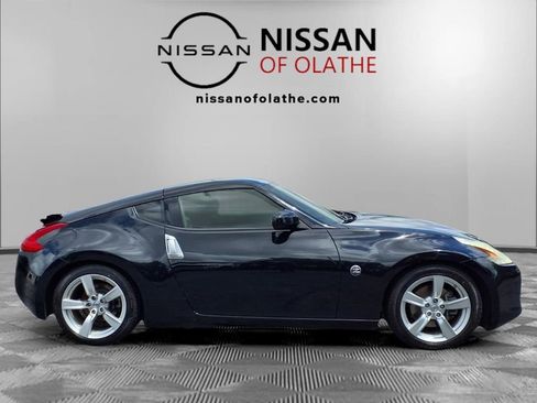 Used 2011 Nissan 370Z Coupe RWD image 28