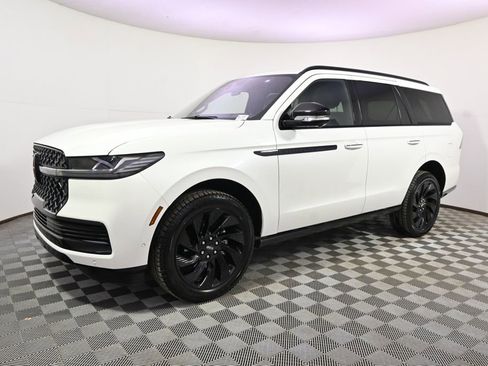 New 2025 Lincoln Navigator Reserve w/ Jet Appearance Package image 2