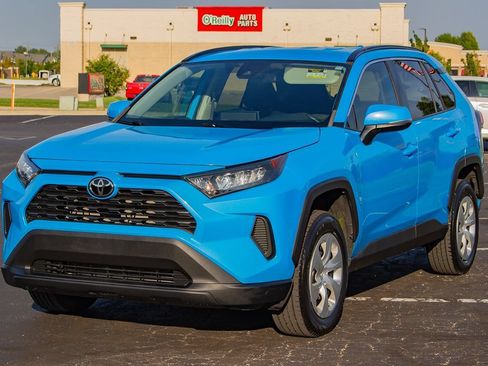 Used 2021 Toyota RAV4 LE FWD image 3