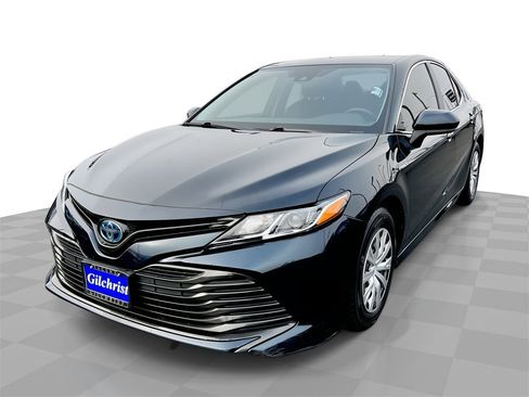 Used 2020 Toyota Camry LE image 1