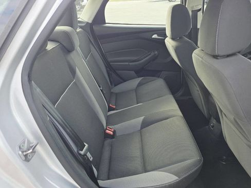 Used 2013 Ford Focus SE w/ SE Winter Pkg image 14