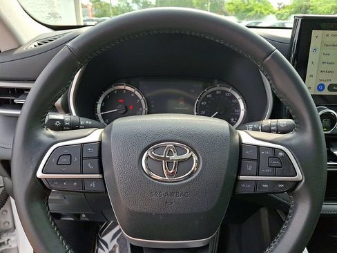 Used 2023 Toyota Highlander XLE AWD/4WD image 22