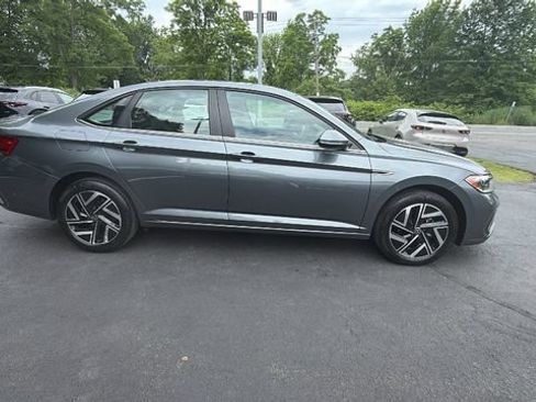 Used 2022 Volkswagen Jetta SEL FWD image 4