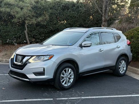 Used 2017 Nissan Rogue SV w/ SV Premium Package AWD/4WD image 4