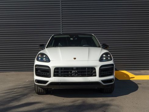 Used 2023 Porsche Cayenne Platinum Edition image 6