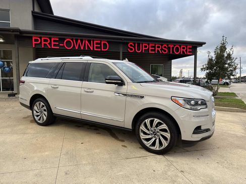 Used 2022 Lincoln Navigator L Reserve image 1